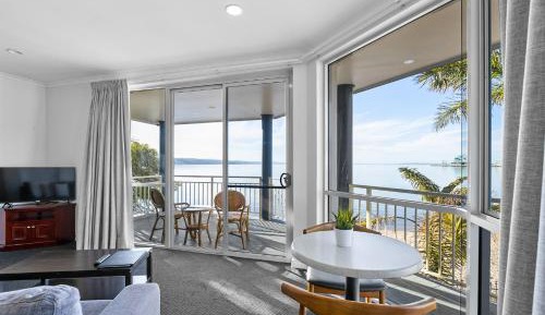 Queen Suite with Spa Bath and Ocean View