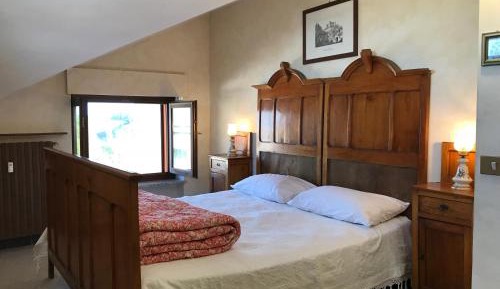 Apartment with Mountain View