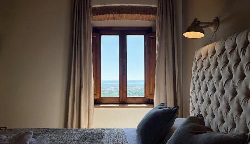 Deluxe One-Bedroom Apartment with Ocean View