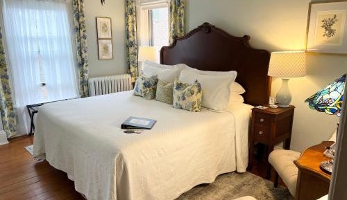 Queen Room with Spa Bath