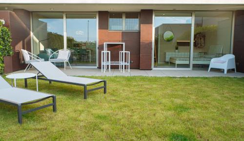 One-Bedroom Apartment with Garden