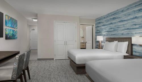 Studio with Two Queen Beds - Hearing Accessible