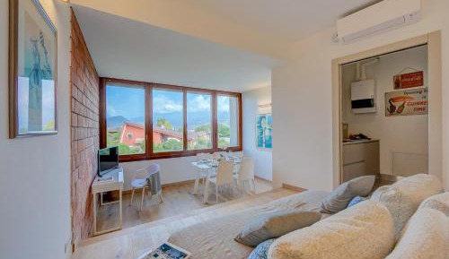 Apartment with Lake View
