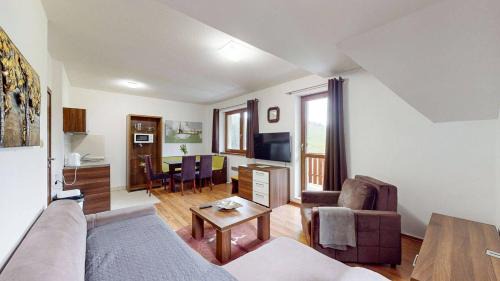 Apartment with Mountain View