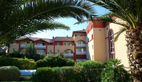 One-Bedroom Apartment with Terrace 115 ft