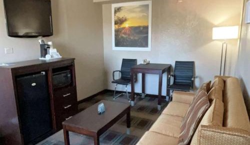 Queen Suite - Non-Smoking