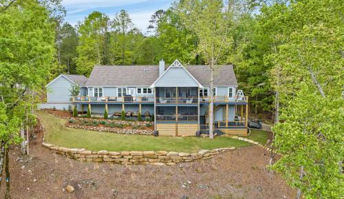 Five-Bedroom Holiday Home