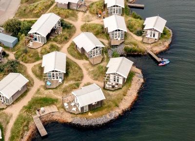 Bungalow with Lake View