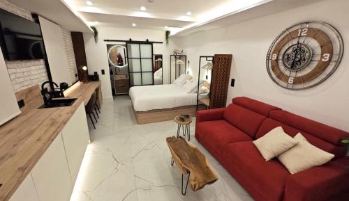 King Studio with Sofa Bed