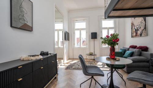 Deluxe Studio