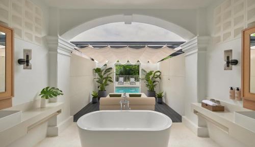 Couple Suite with Direct Access to Pool [Newly Renovated]