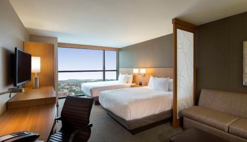 Queen Room with Two Queen Beds and Sofa Bed - High Floor