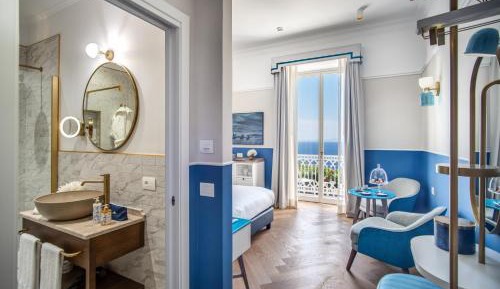 Deluxe Double Room with Balcony and Sea View