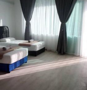 Family Room with Side Sea View