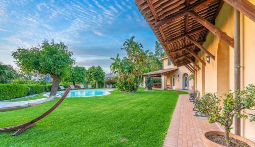 Seven-Bedroom Holiday Home