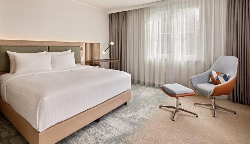 Corner King Room with Inland View