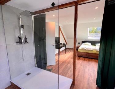 Deluxe Room (2 Adults + 1 Child)