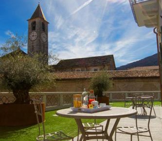 Family Room with Lake View
