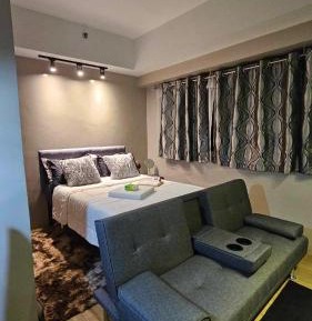 Deluxe Double or Twin Room with City View