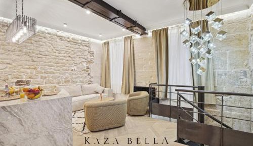 Deluxe One-Bedroom Apartment