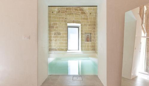 King Suite with Pool View