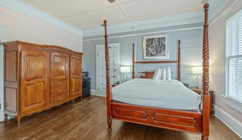 Queen Room - Accessible/Nonsmoking