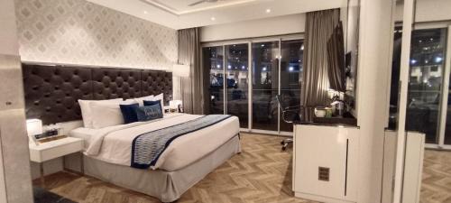 Hazel Suite