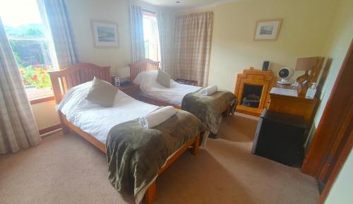 Twin Room with Mountain View