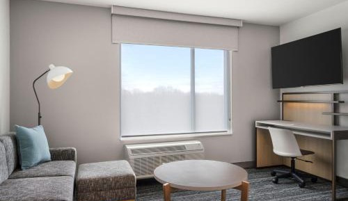 One-Bedroom Queen Suite