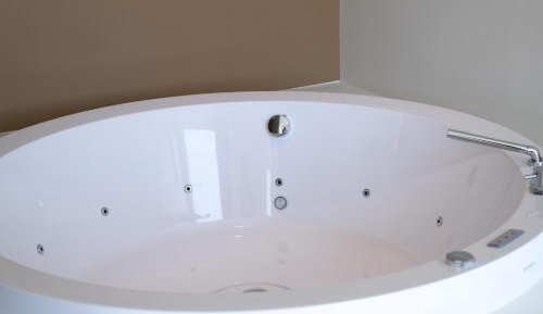 Queen Room with Spa Bath