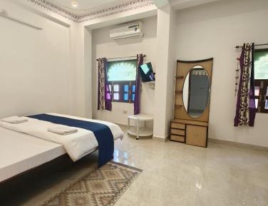 Deluxe Double Room (2 Adults + 1 Child)