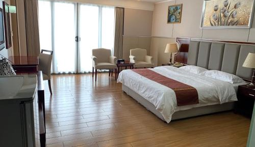 Business Queen Room