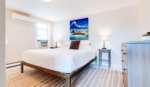 Deluxe King Junior Suite with Balcony