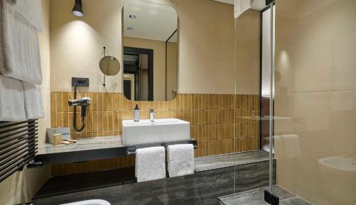 Deluxe King Room with Terrace - High Floor