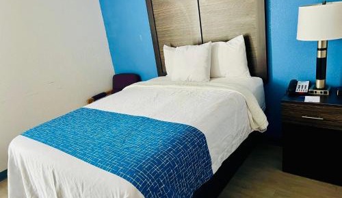 Queen Room - Non-Smoking