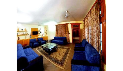 Deluxe Double Room (2 Adults + 1 Child)