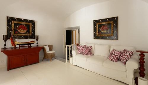 One-Bedroom Deluxe Apartment