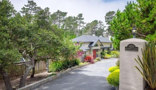 Three-Bedroom Holiday Home 