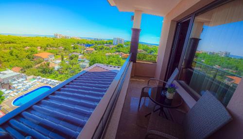 Deluxe Double Room (2 Adults + 1 Child)