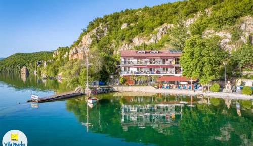 One-Bedroom Apartment with Balcony and Lake View