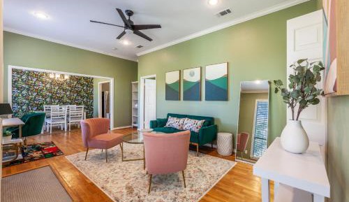 Deluxe One-Bedroom Apartment