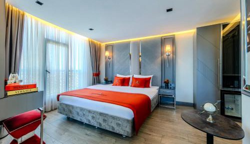 Queen Room with Spa Bath