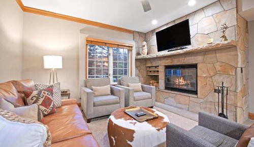 One-Bedroom Apartment with Balcony