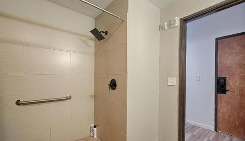 Queen Room - Disability Access