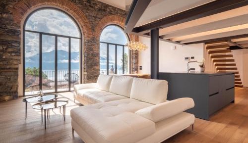 Two-Bedroom Deluxe Apartment with Balcony