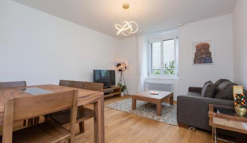 Two-Bedroom Deluxe Apartment with Garden View