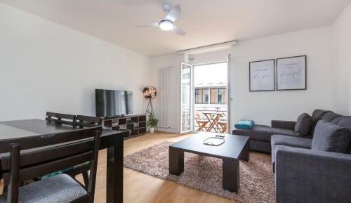 Two-Bedroom Deluxe Apartment with Balcony