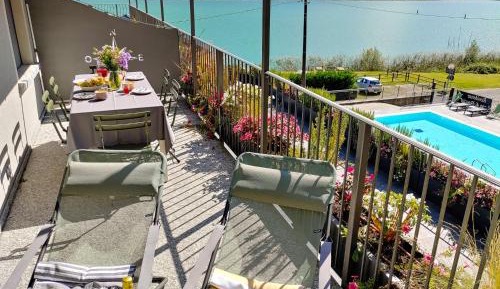 Apartment with Lake View