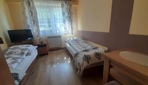 Standard Twin Room with Shared Bathroom