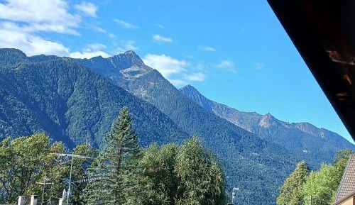 Apartment with Mountain View